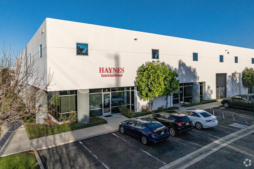 More Photos Of 14101 Rosecrans Ave, La Mirada Warehouse For Lease