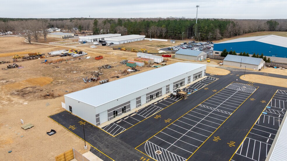 More Photos Of 8141 Pine Ridge Rd, Mechanicsville Light Distribution For Lease