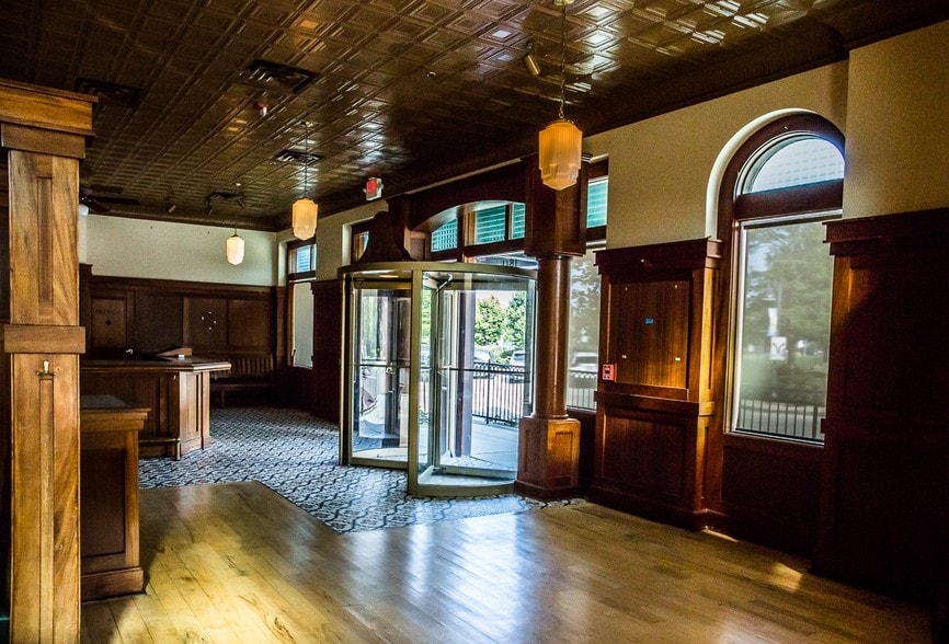 More Photos Of 1820-2041 Tower Dr, Glenview Unknown For Lease