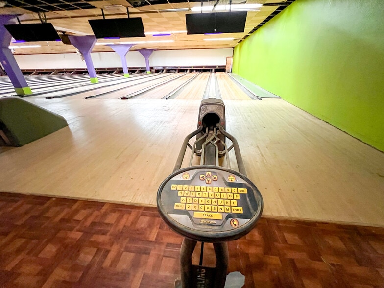 More Photos Of 3920 W Wall St, Midland Bowling Alley For Sale
