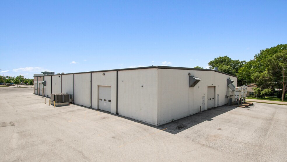 More Photos Of 3912 17th St, East Moline Auto Repair For Sale