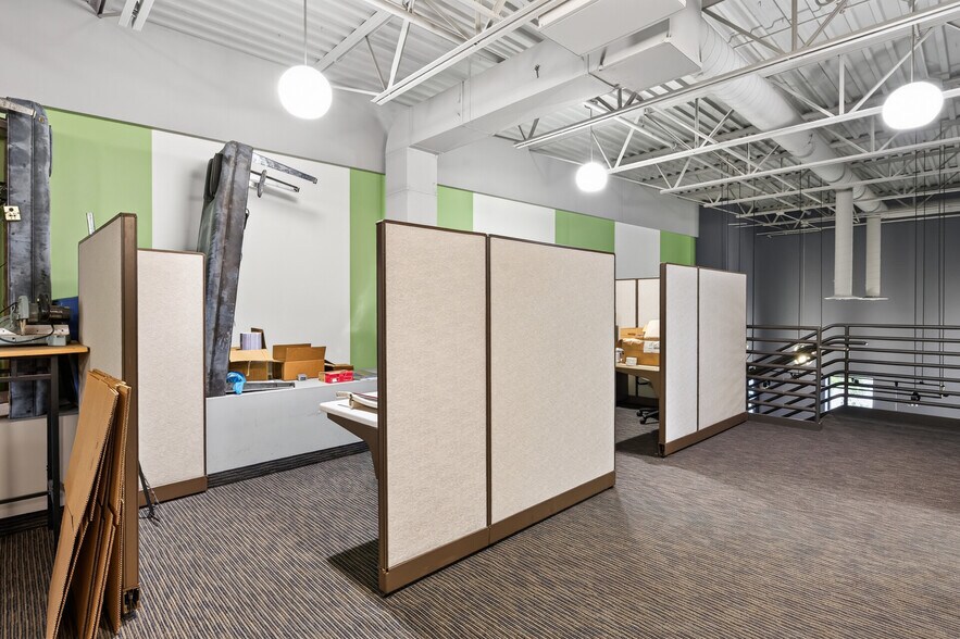 More Photos Of 521-563 Phalen Blvd, Saint Paul Coworking Space
