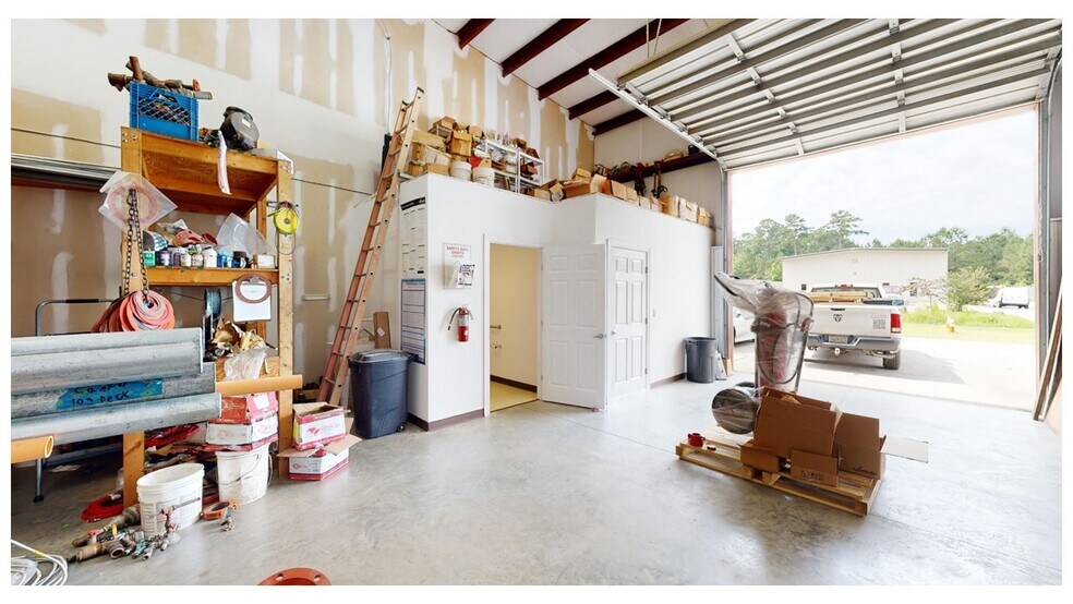 More Photos Of 130 Division Dr, Leland Flex For Sale