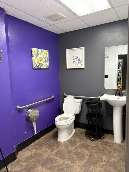 More Photos Of 3219 Apalachee Pky, Tallahassee General Retail For Lease