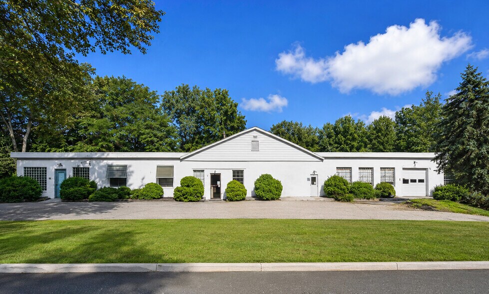 Primary Photo Of 787 Passaic Ave, West Caldwell Warehouse For Lease