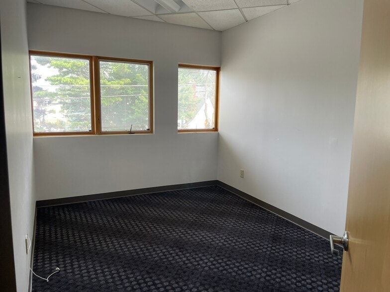 More Photos Of 1735 Central Ave, Albany Office For Sale