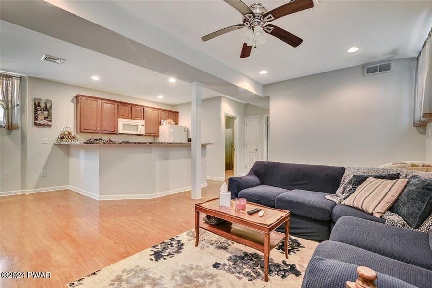 More Photos Of 186 Ledgedale Rd, Lake Ariel Apartments For Sale