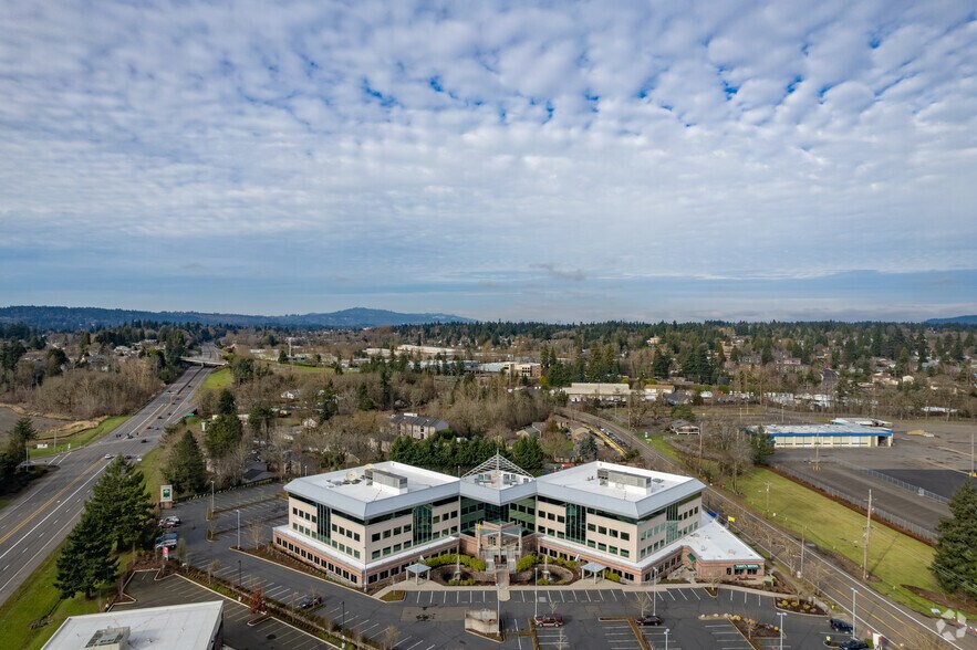 More Photos Of 6400 SE Lake Rd, Portland Office For Sale