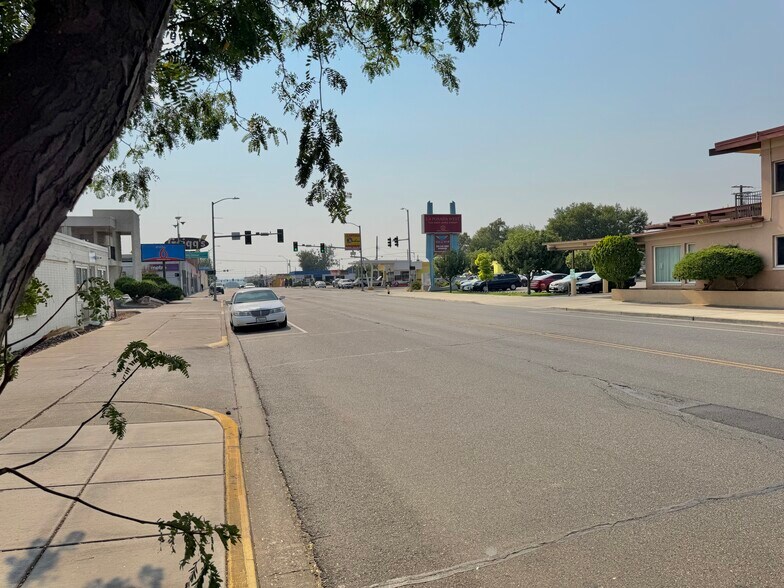 More Photos Of 717 W Lewis St, Pasco Storefront For Sale