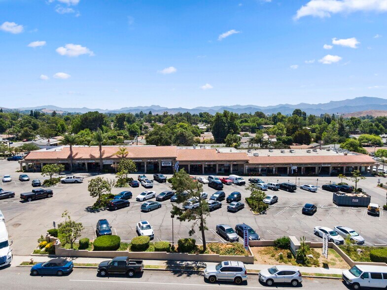 Primary Photo Of 1000-1086 E Avenida De Los Arboles, Thousand Oaks General Retail For Lease