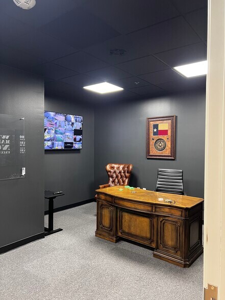 More Photos Of 5308 W Plano Pky, Plano Office For Sale