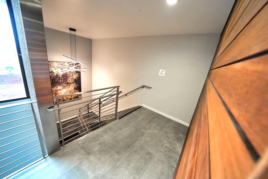 More Photos Of 18008 Skypark Cir, Irvine Loft Creative Space For Lease