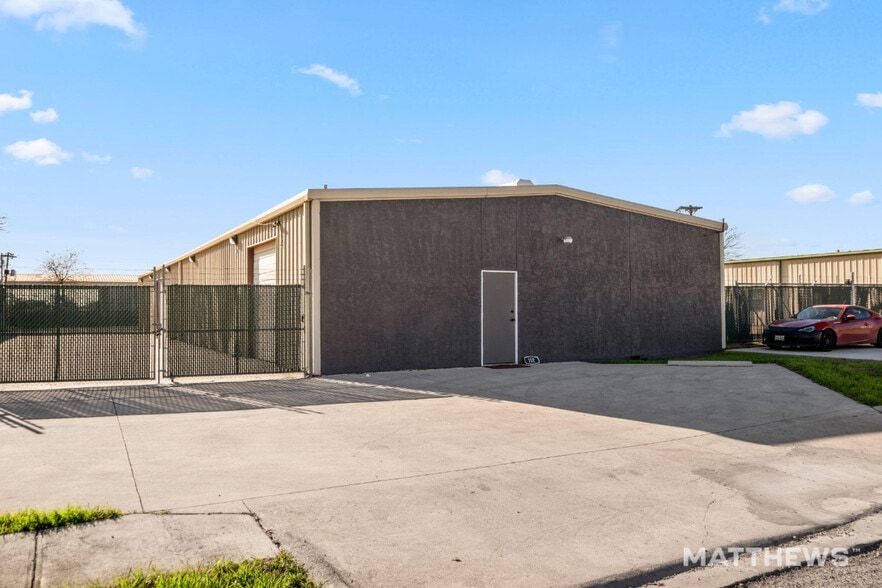 Primary Photo Of 112 Commercial Pl, Schertz Warehouse For Lease