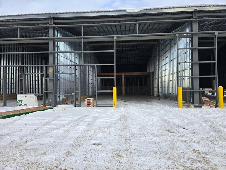 More Photos Of 14 Griffin Industrial Pt, Cochrane Warehouse For Lease