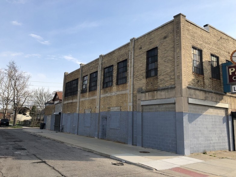 More Photos Of 14801 Kercheval St, Detroit Warehouse For Sale