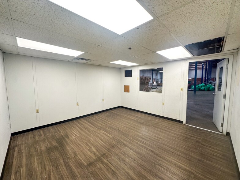 More Photos Of 1113-1133 E Houston St, San Antonio Warehouse For Lease