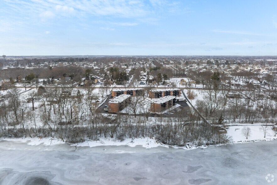 More Photos Of 211 N Lincolnway, North Aurora Apartments For Sale