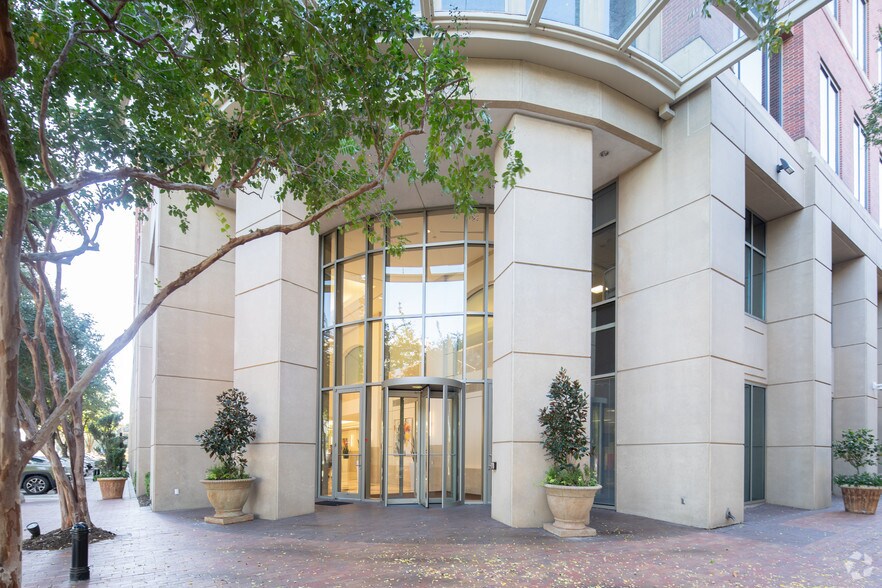 More Photos Of 15601 Dallas Pky, Addison Office For Lease