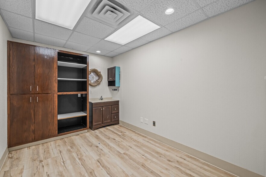 More Photos Of 1120 W Loop 289, Lubbock Medical For Lease