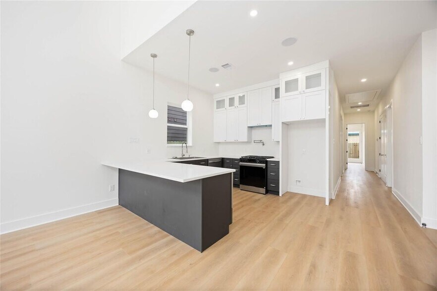 More Photos Of 422 E 41st St, Houston Multifamily For Sale