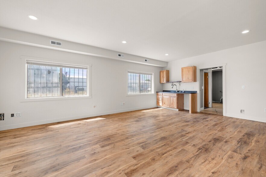 More Photos Of 547 N 4th Ave, Cornelius Warehouse For Lease