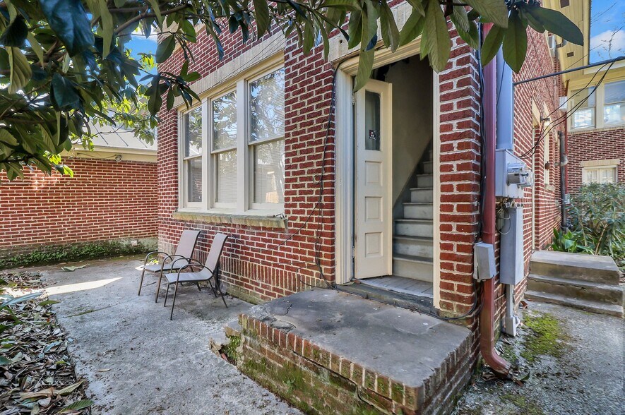 More Photos Of 210 E 48th St, Savannah Apartments For Sale