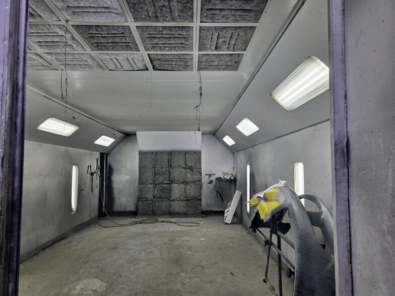 More Photos Of 20 Woodland St, Methuen Auto Repair For Sale