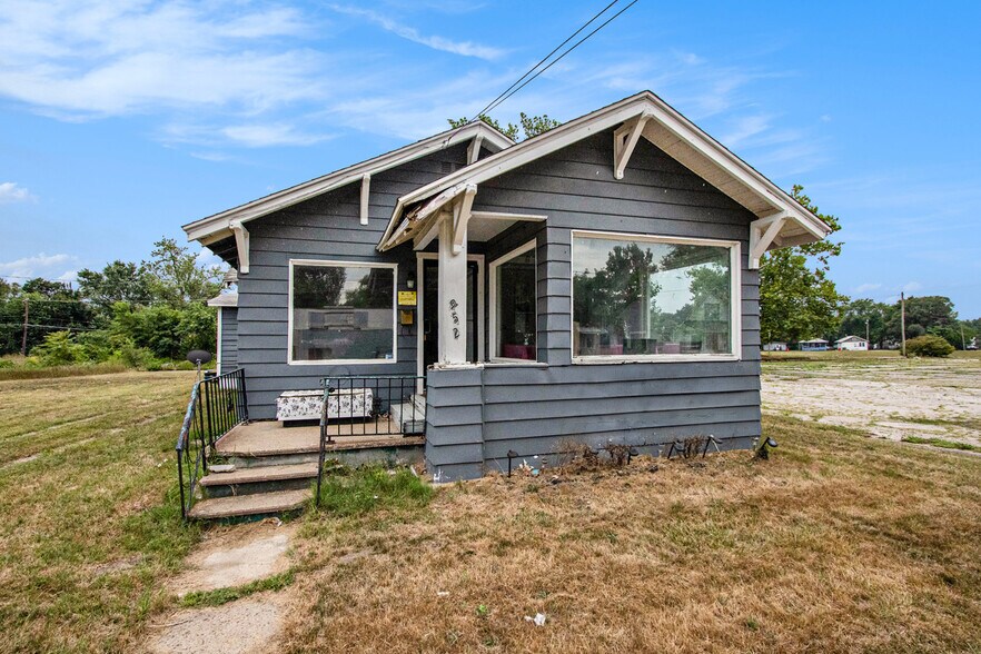 More Photos Of 952 Pipestone St, Benton Harbor General Retail For Sale