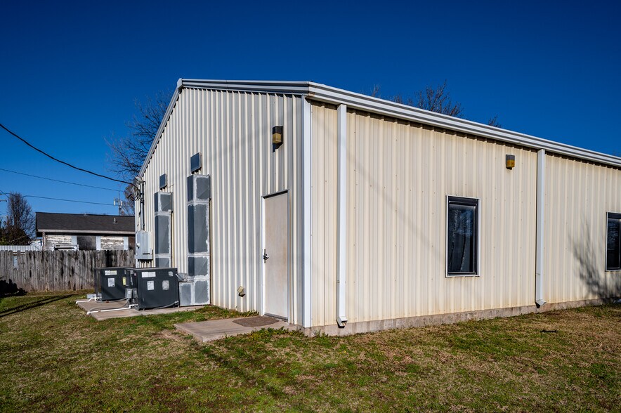 More Photos Of 2112 SW E Ave, Lawton Flex For Sale