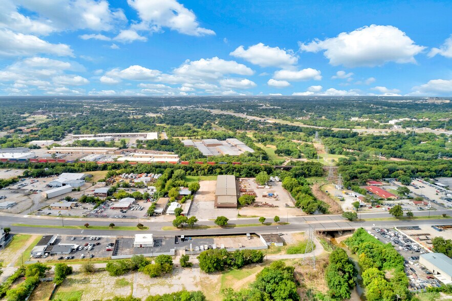 More Photos Of 2224 E Lancaster Ave, Fort Worth Warehouse For Lease