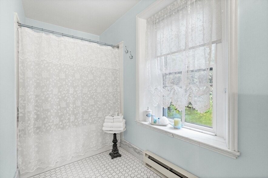 More Photos Of 23-25 Race St, Jim Thorpe Hospitality For Sale