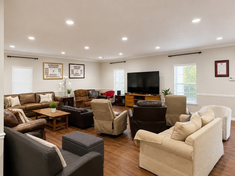More Photos Of 250 Carriage Ct, Athens Sorority Fraternity House For Sale