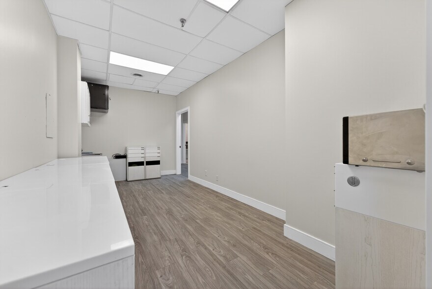 More Photos Of 570 Hood Rd W, Markham Service For Sale