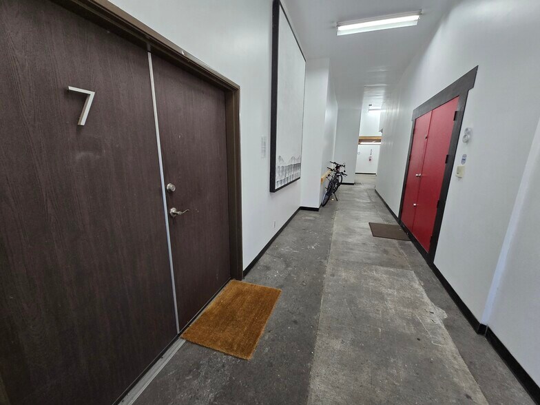 More Photos Of 2886-2888 E Walnut St, Pasadena Service For Sale