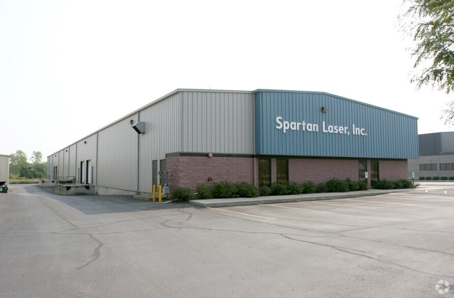 More Photos Of 4501 Triangle St, McFarland Warehouse For Lease