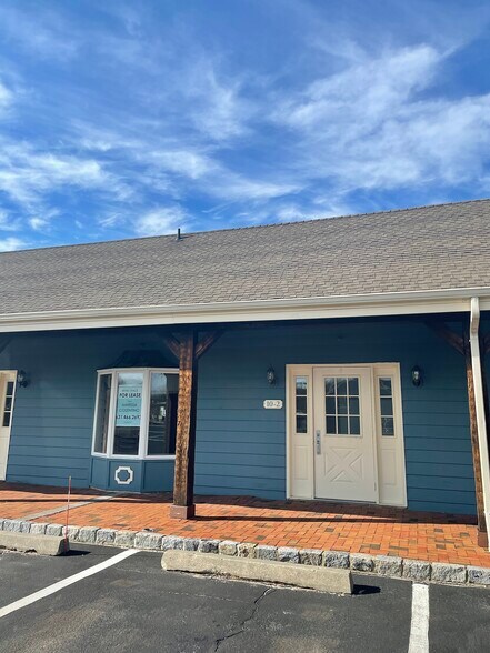 More Photos Of 53345 Main Rd, Southold Freestanding For Lease