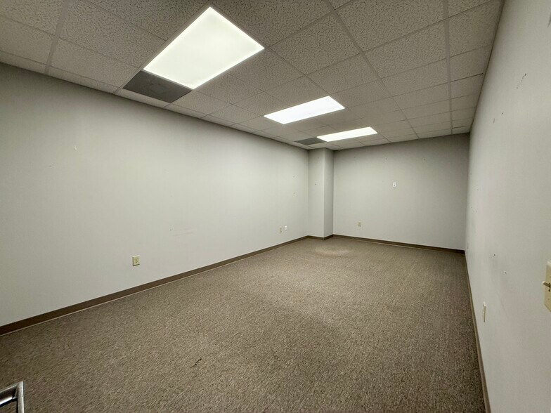 More Photos Of 142 Aqua Shed Ct, Aberdeen Flex For Lease