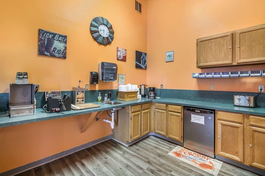 More Photos Of 427 2nd Avenue NW, Wibaux Hotel For Sale