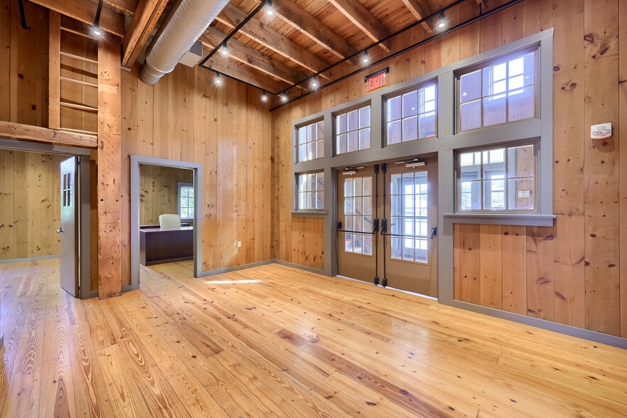 More Photos Of 709 Hartman Station Rd, Lancaster Loft Creative Space For Lease