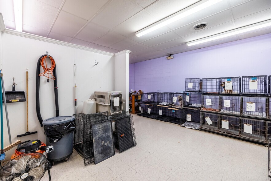 More Photos Of 200 N Main St, Duncanville Storefront Retail Office For Sale