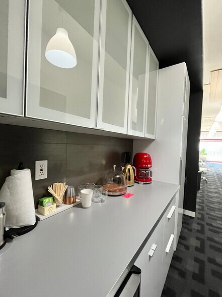 More Photos Of 12-20 N San Mateo Dr, San Mateo Medical For Lease