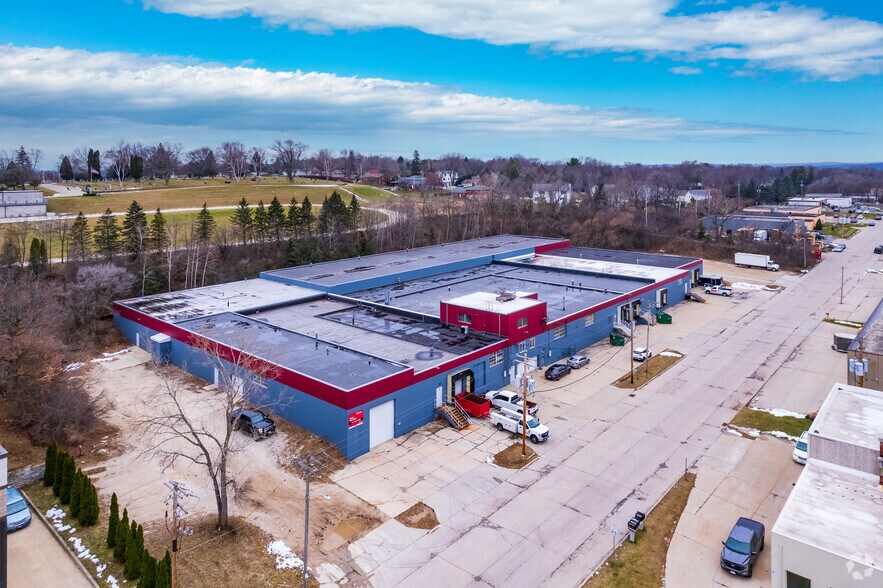 More Photos Of 1515 Ellis St, Waukesha Manufacturing For Sale