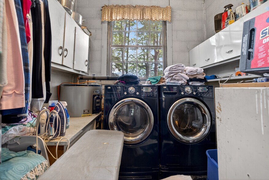 More Photos Of 2870 King William Ave, West Point Flex For Sale