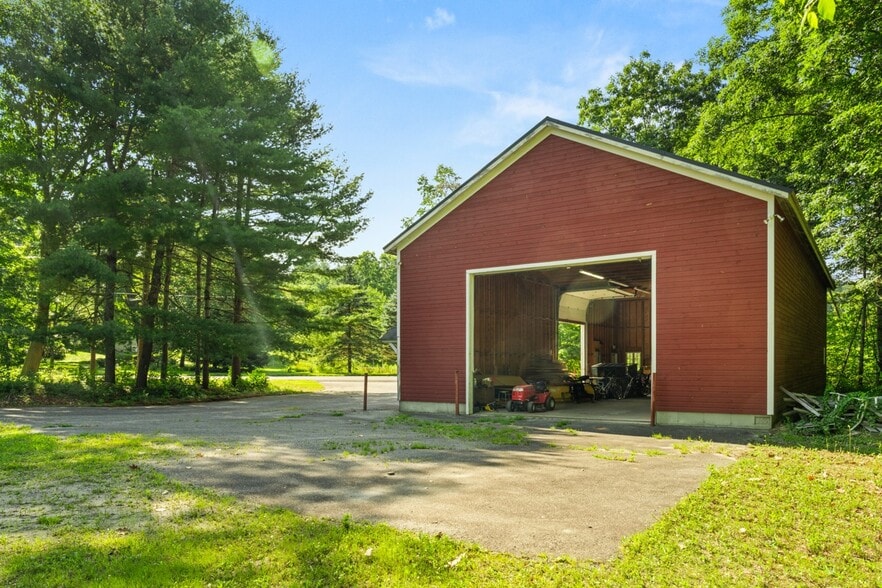 More Photos Of 40 River Rd, Barkhamsted Light Manufacturing For Sale
