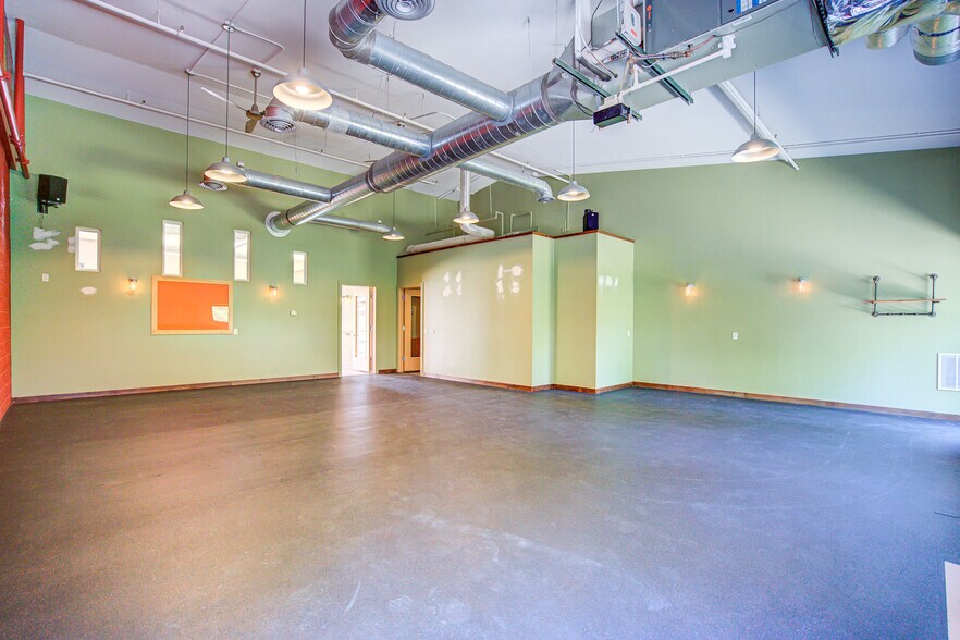 More Photos Of 6200 Nesbitt Rd, Fitchburg Storefront Retail Office For Lease