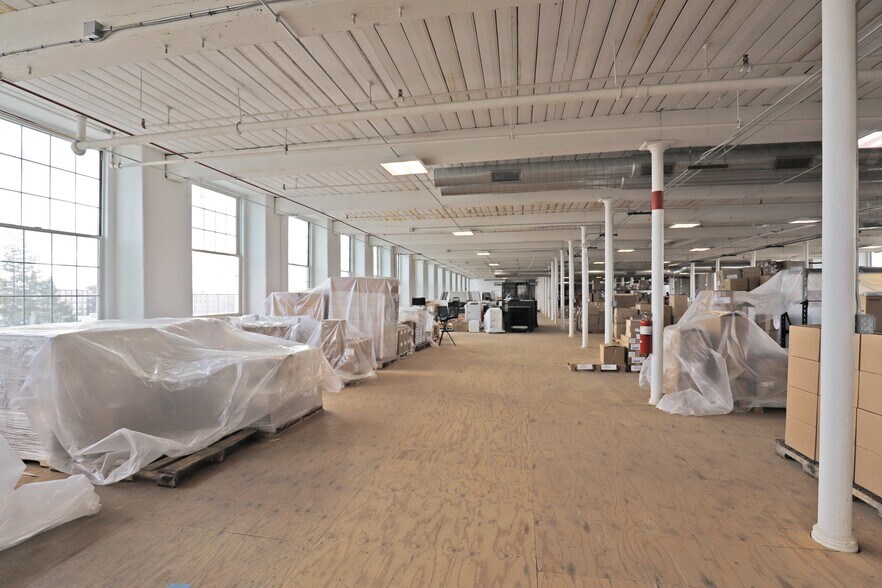 More Photos Of 657 Quarry St, Fall River Flex For Lease