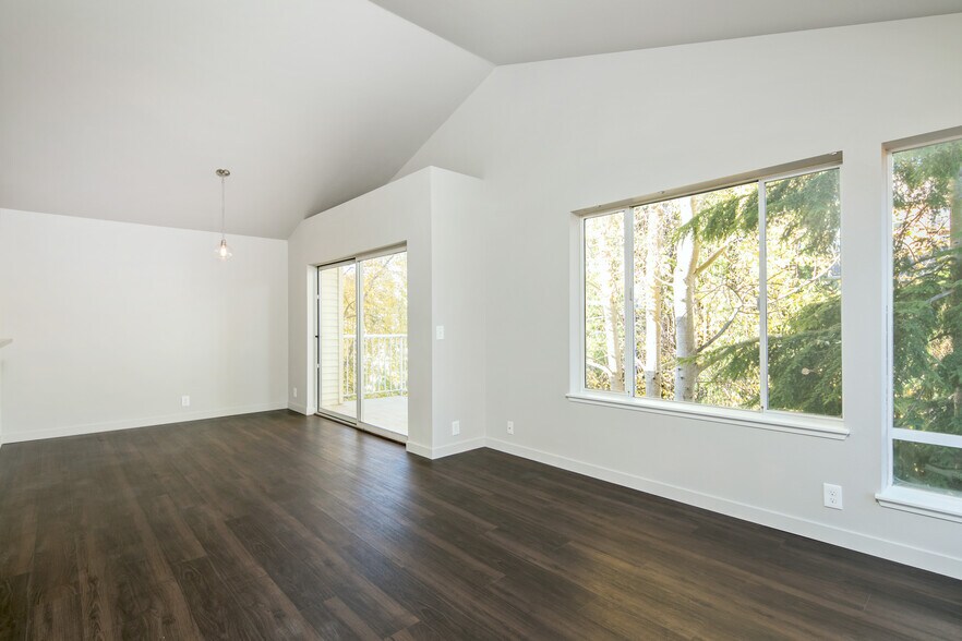 9512 Interlake Ave, Seattle, WA 98103 Apartments For Sale