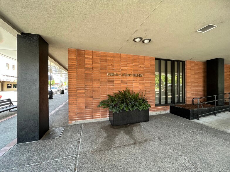 More Photos Of 544 Ferry St SE, Salem Office For Lease