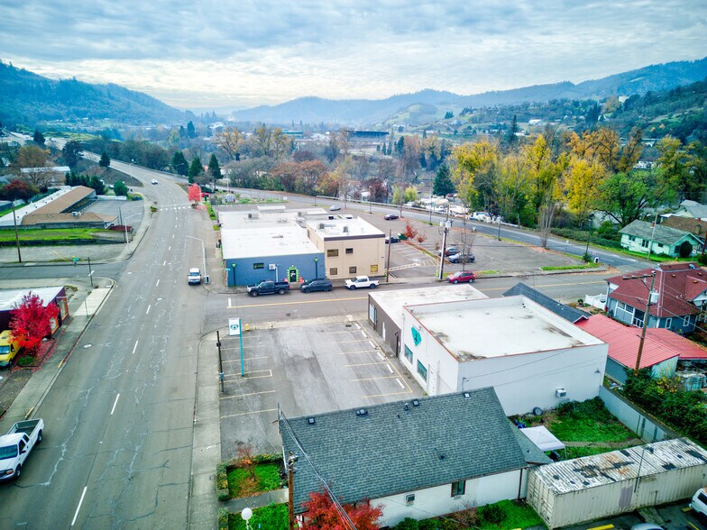 More Photos Of 1560 SE Stephens St, Roseburg Freestanding For Sale