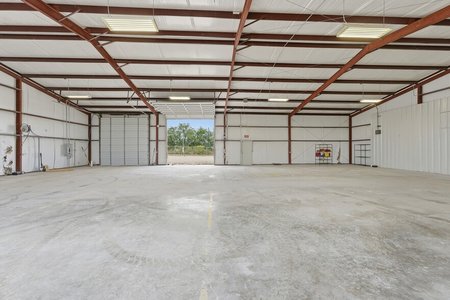 More Photos Of 6542 County Road 145, Kenedy Industrial For Lease